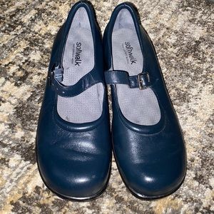 Softwalk Navy Blue Jupiter size 6.5 close toed